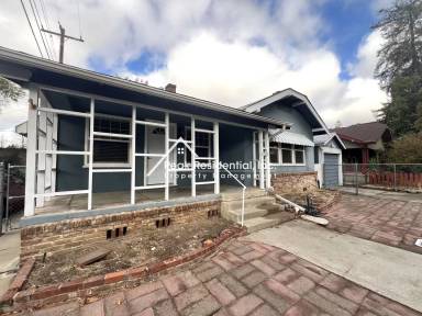 Main picture of 2974 32nd St