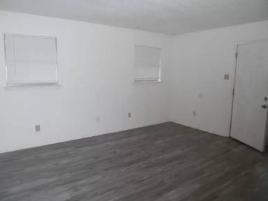 Main picture of 512 Oriole St