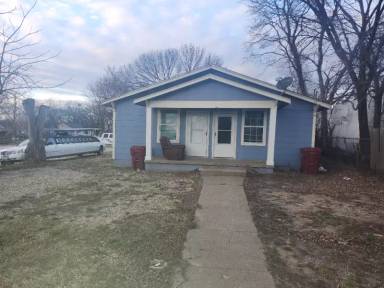 Main picture of 817 E Houston St