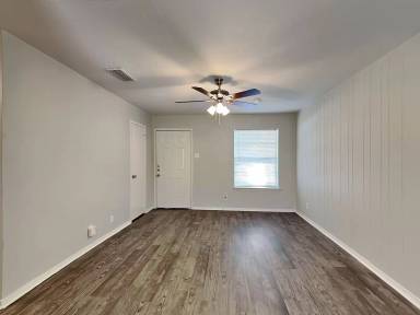 Main picture of 833 Stanford Dr