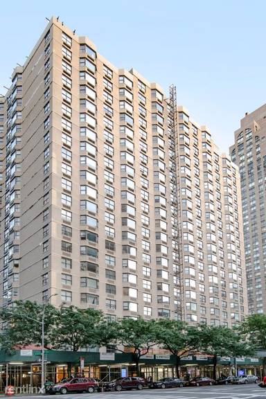 Main picture of 400 E 71st St Apartments