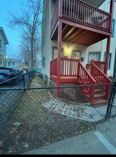 Main picture of 19 Shepard St