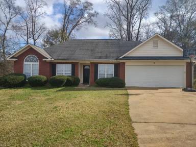 Main picture of 6 Redwood Dr