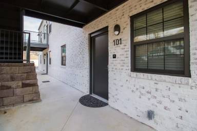 Main picture of 915 Englewood St