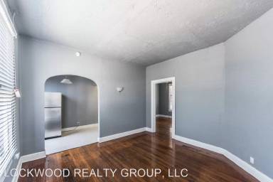Main picture of 200 E Dewey Pl
