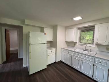 Main picture of 12 1/2 Union St