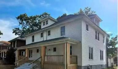 Main picture of 515 S Dearborn Ave