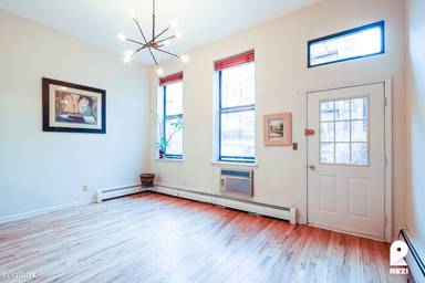 Main picture of 196 W 134th St