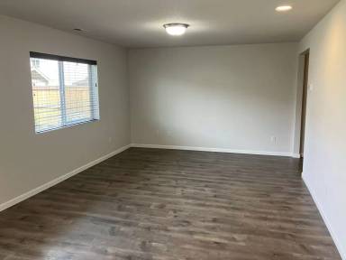 Main picture of 4927 Orbit Ave NE