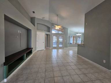 Main picture of 15230 Markham Dr