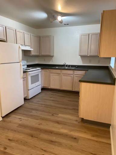 Main picture of 592 W Shore Dr