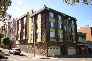 Main picture of 125 Bay St