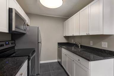 Main picture of 39-41 W 9th Ave