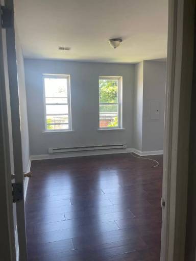 Main picture of 5849 Market St