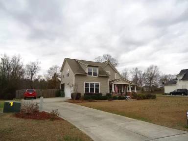 Main picture of 220 Ruth Cir