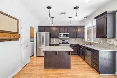 Main picture of 1049 Noble Isle St