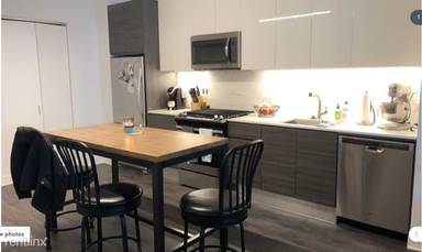 Main picture of 210 W Kinzie St