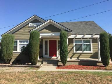 Main picture of 15524 Clark Ave