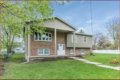 Main picture of 401 Center St