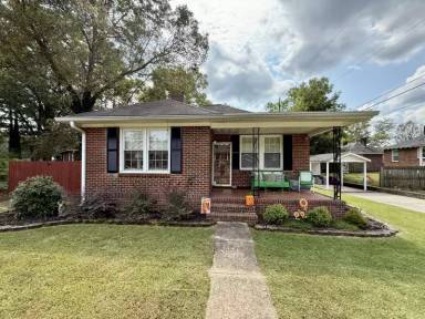 Main picture of 2 Quince St NE