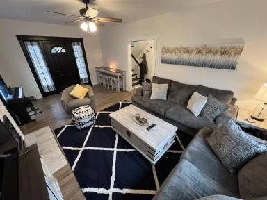Main picture of 504 E Allen Ave
