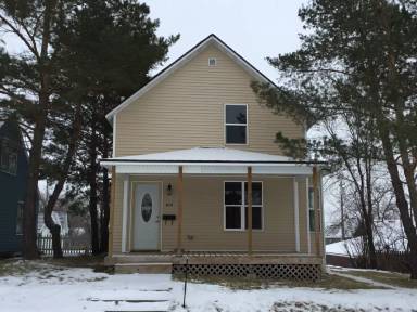 Main picture of 642 2nd Ave NW