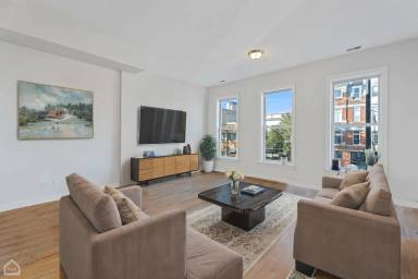 Main picture of 2601 W North Ave