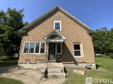 Main picture of 104 Nicklas Ave