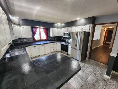 Main picture of 1904 Crescent Dr