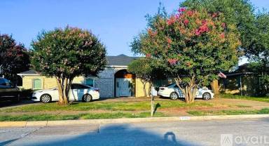 Main picture of 2104 Stain Glass Dr