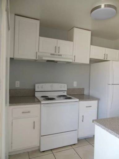 Main picture of 900 E Tiffany Dr