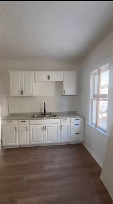 Main picture of 2761 E 120th St