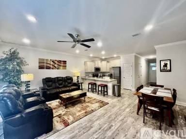 Main picture of 253 S E St