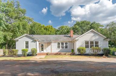 Main picture of 19 Stallings Rd