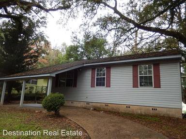 Main picture of 634 W 7th Ave