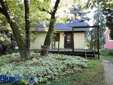 Main picture of 709 Main Ave