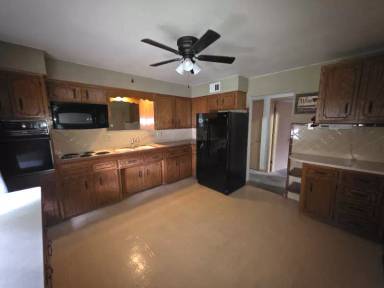 Main picture of 2866 S 58th St