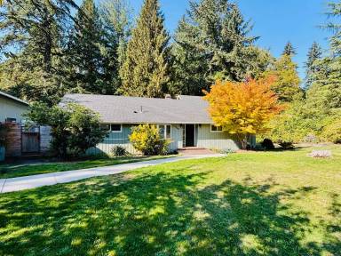 Main picture of 1095 SW Plum Dr