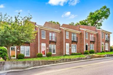 Main picture of 497 N 1st St