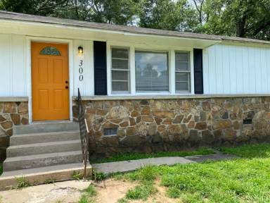 Main picture of 312 W 33rd Pl