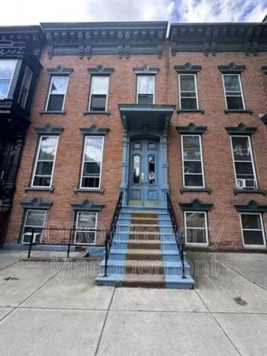 Main picture of 604 Madison Ave