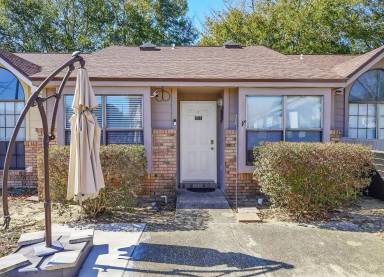 Main picture of 8 Viking Dr NW