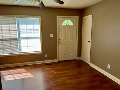 Main picture of 1004 Hester St