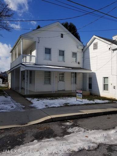 Main picture of 122 N Penn St