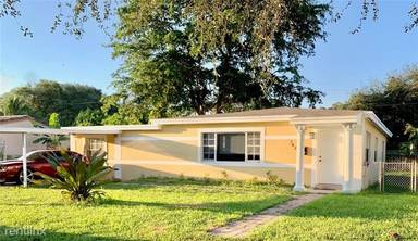 Main picture of 747 NE 162nd St