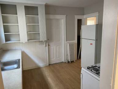 Main picture of 76 Pembroke Ave