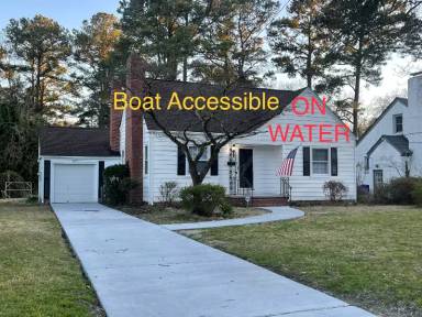 Main picture of 211 N Blake Rd