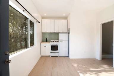 Main picture of 1041 N Bonnie Brae St