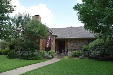 Main picture of 741 Sparrow Ln