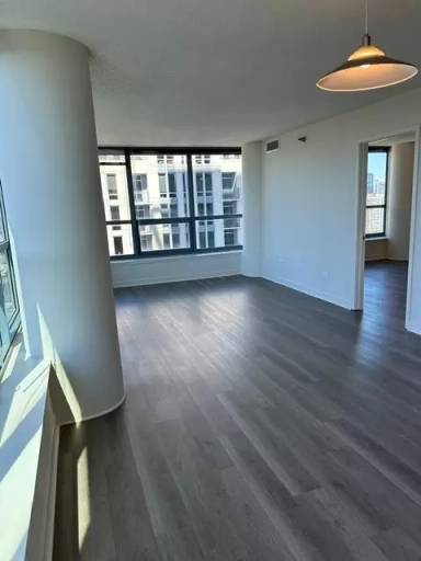 Main picture of 1261 S Michigan Ave